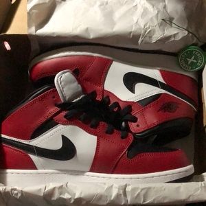 AIR JORDAN 1 MID (GS) ❤️